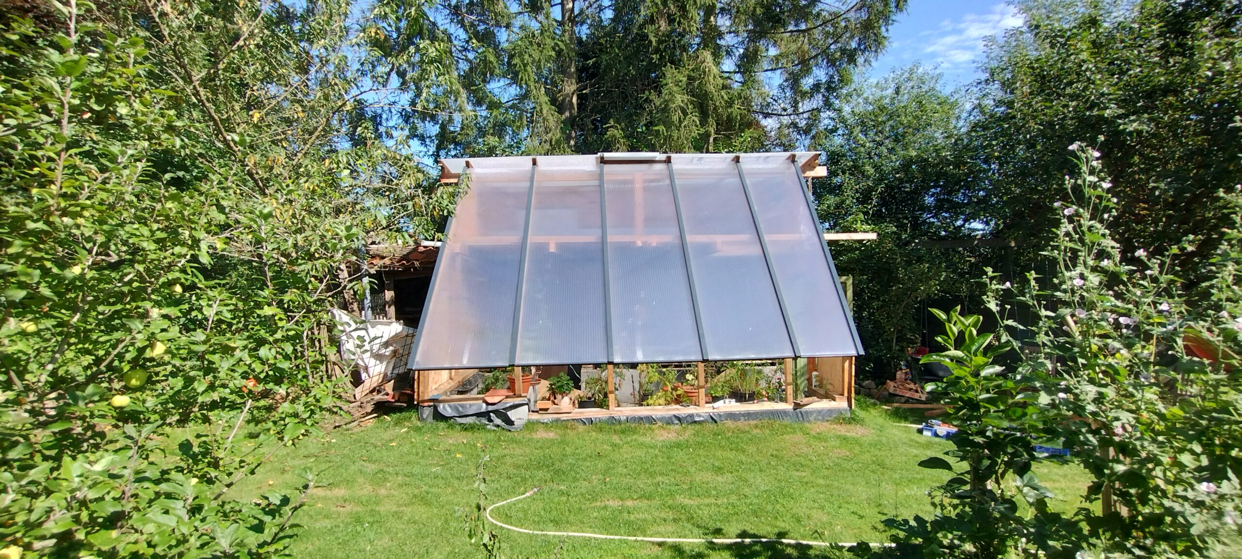 Vue réelle du prototype fondateur bioclimatique et aquaponique de Biotech Solution.be